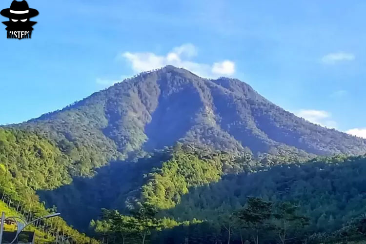 Kisah Mistis Gunung Kawi : Tempat Pesugihan Terkenal di Indonesia