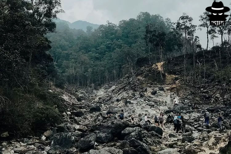 Gunung Salak : Tempat Kecelakaan Pesawat dan Misteri Mistis