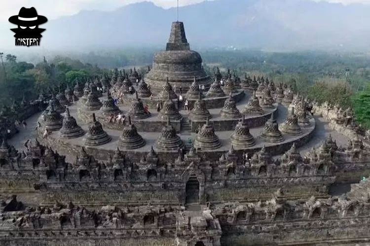 Candi Borobudur : Simbol Kosmik yang Masih Menyimpan Rahasia